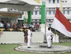 Bupati Safaruddin Bertindak Selaku Pembina Upacara Pada Peringatan Hardiknas 2023