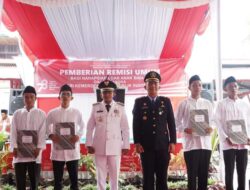 Bupati Eka Putra Serahkan  Remisi 70 Orang Tahanan Lapas Kelas II B Batusangkar
