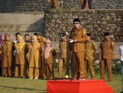 Bertindak sebagai Pembina Upacara di SMA N 1 Lintau Buo, Bupati Eka Putra Berpesan Pandai-pandai Mengatur Waktu Jangan Terjebak Pergaulan Bebas