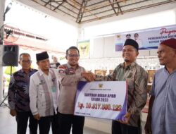 Bupati Eka Putra Serahkan Bantuan Hibah Senilai 10,3 Milyar Lebih Untuk Surau/Mushalla Do Tanah Datar
