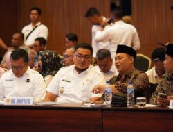 Tanah Datar Terima Piagam Penghargaan atas Prestasi Penyelenggaraan Pemerintah Daerah