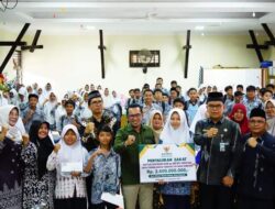 Bupati Eka Putra Serahkan Bantuan Pendidikan Dari BAZNAS Tanah Datar