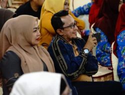 Berikan Motivasi Dan Semangat, Bupati Eka Putra Hadir Langsung Melihat Penampilan Kontingen Tanah Datar Didampingi Ny. Lise Eka Putra