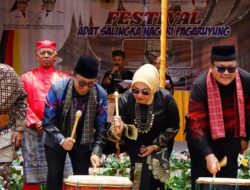 Bupati Eka Putra Buka Resmi Festival Adat Salingka Nagari Pagaruyung, 1000 Lapek Kuniang Hiasi Acara Pembukaan