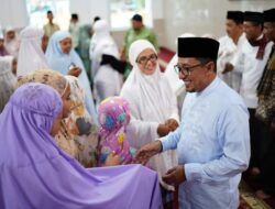 Hadiri Gerakan Subuh Berjamaah, Bupati Eka Putra : Orang Tua Juga Ikut Subuh Berjamaah Di Masjid