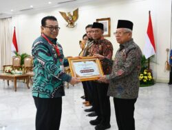 Pj Jasman Terima Penghargaan Kota Terbaik Dari Wapres