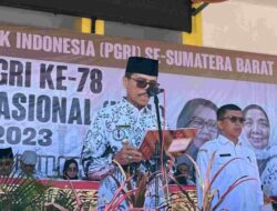 Bupati Lima Puluh Kota Pimpin Upacara Hari Guru Nasional dan HUT PGRI Ke-78 Tingkat Sumatera Barat