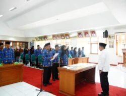 Bupati Eka Putra Lantik 56 Kepala Sekolah