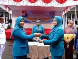 Ketua TPPKK Ny. Lise Eka Putra Lantik Ny. Kiki Edo Fakhrhazi Jadi Ketua TPPKK Kecamatan LBU