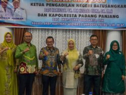 Bapisah Bukan Bacarai Pesan Bupati Saat Hadiri Malam Pisah Sambut