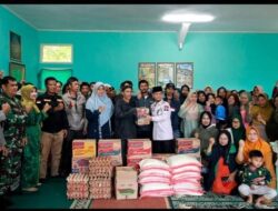 Bupati Tanah Datar Eka Putra Serahkan Bantuan Logistik Untuk 24 KK Melalui Dinsos