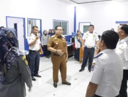 Sidak Ke Kantor Kesbangpol Dan Dinas Perhubungan, Pj Wako Jasman Pastikan Layanan Masyarakat Tetap Optimal
