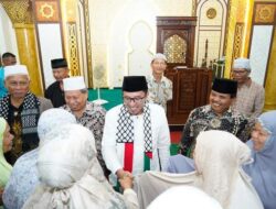 Salat Subuh Berjamaah, Bupati Eka Putra Ajak Masyarakat Nagari Tabek Maksimalkan Program Makan Rendang
