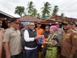 Bupati Eka Putra Tinjau Lokasi Rumah Warga Terendam Banjir