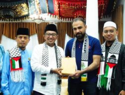 Serahkan Bantuan Untuk Palestina, Bupati Eka Putra : Ini Bentuk Konsistensi Dalam Membantu Saudara di Palestina