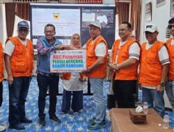 BBC Pangeran Padang Serahkan Bantuan Korban Galodo, Bupati Eka Putra : Meski Sudah Masuki Masa Transisi Darurat Bantuan Masih Datang