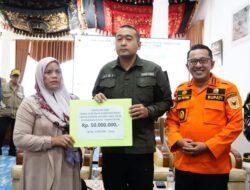 Wagub Audy Joinaldy Bantu Ahli Waris Korban Galodo, Bupati Eka Ucapkan Terimakasih