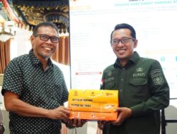 Bentuk Kepedulian Terhadap Banjir Bandang Tanah Datar, Pemkab Kuansing Serahkan Bantuan ke Indojolito