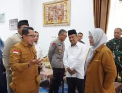 Peduli Banjir Bandang, Anggota KPAI Serahkan Bantuan dan Sarankan SSB Ada Di Tanah Datar