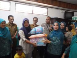 Pasca Banjir Bandang, Ketua TPPKK Tanah Datar Berikan Semangat dan Motivasi serta Kembali Salurkan Bantuan