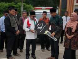 Bupati Eka Putra Serahkan Ambulance Untuk Nagari Panyalaian, Wali Nagari Dedi Sutani Sampaikan Terimakasih