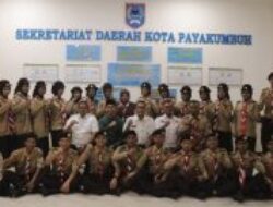 Ketua Kwarcab 0314 Gerakan Pramuka Kota Payakumbuh Rida Ananda Lepas Peserta Jambore Demokrasi Pelajar