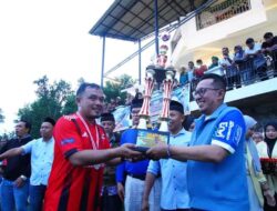Serahkan Tropi Pemenang, Open Turnamen Wali Nagari Cup I Ditutup Bupati Eka Putra