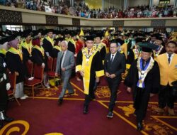 Orasi Ilmiah Dihadapan 891 Wisudawan UNP, Bupati Eka Putra : Jangan Pernah Menyerah Melanjutkan Kehidupan