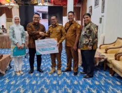 BSI Serahkan Bantuan Untuk Korban Banjir Bandang Tanah Datar