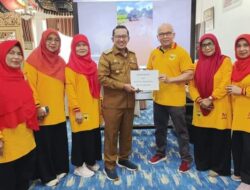 IKTDP Bengkulu Serahkan Bantuan Untuk Korban Bencana Banjir Bandang  Kepada Bupati Tanah Datar Di Indojolito