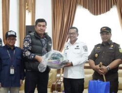 Bantuan Senilai Rp.380 Juta Lebih Disalurkan BPKH RI Untuk Korban Banjir Bandang, Bupati Eka Putra : Terimakasih Telah Meringankan Beban Korban Bencana