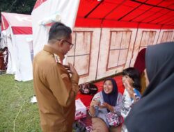 Bertemu Pengungsi, Bupati Eka Putra Ingatkan Jangan Sembarang Serahkan Data
