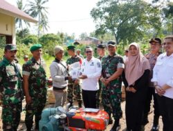 Berharap Dapat Meningkatkan Hasil Pertanian, Bupati Eka Putra Serahkan Mesin Pompa Air Kepada Petani