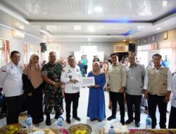 Serahkan Upah Bajak Gratis Petani Lima Kaum, Bupati Eka Putra Berharap Mampu Membantu Masyarakat