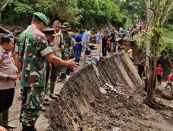 Tinjau Pembangunan Jembatan Darurat Menuju Nagari Sungai Jambu, Bupati Eka Putra : Terimakasih Atas Kerja Keras Semuanya
