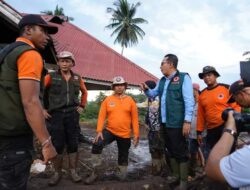 Bupati Eka Putra Tinjau Lokasi Terdampak Banjir Bandang dan Longsor