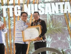 Aktif Bina TTG Daerah, Bupati Eka Putra Diganjar Penghargaan Menteri PDTT