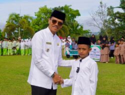 Diikuti Ribuan Santri MDTA, Bupati Safaruddin Pimpin Apel Akbar 1 Muharram 1446 H