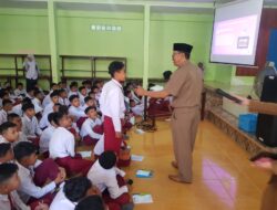 KOMINFO SOSIALISASIKAN CERDAS BERMEDIA SOSIAL DI SMPN 1 KECAMATAN HARAU
