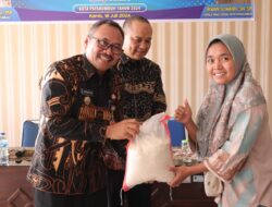 PJ Walikota Berikan Bantuan Kepada Melalui Dinas Sosial