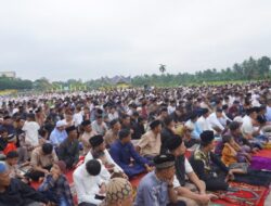 Salat Idul Fitri 1445 Hijriah, Ribuan Warga Padati RTH Mahkota Berlian, Sarilamak