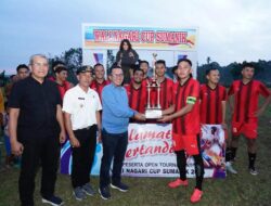 Serahkan Tropi Juara, Bupati Eka Putra Tutup Turnamen Sepak Bola Wali Nagari Cup 1 Nagari Sumanik