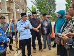 Tinjau Pembangunan Pabrik Mini Olahan Tomat dan Cabe, Bupati Eka Putra : Petani Tidak Perlu Was – Was Lagi