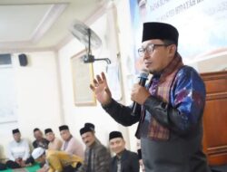 Hadiri Peringatan Maulid Nabi di Masjid Hidayah, Bupati Eka Putra : Progul Daerah Untuk Kesejahteraan Masyarakat