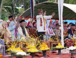 Pawai Sapu Lidi dan Bungo Inai, Bupati Eka Putra : Momentum Masyarakat Nagari Rambatan Bangkit Pasca Bencana