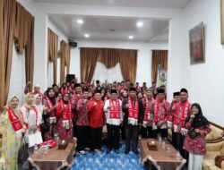 Bupati Eka Putra Lepas 100 Jemaah Umroh AET Travel Internasional
