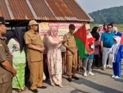 Semarak Perayaan HUT RI ke-79 di Nagari Saruaso, Ketua TPPKK Ny. Lise Eka Putra Lepas Pawai Alegoris
