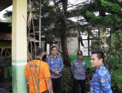 Tinjau Lokasi Kebakaran SD Negeri 04 Simalanggang, Pjs.Bupati Ahmad Zakri Minta Pihak Sekolah Data Aset Penting