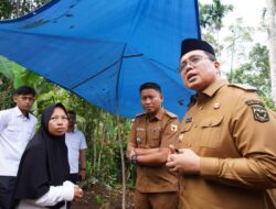 Usai Pimpin Apel Gabungan, Wabup Ahmad Fadly Takziah Ke Rumah Keluarga Cinta Sampaikan Duka