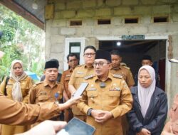 Takziah ke Rumah Almh Cinta, Bupati Eka Putra Imbau Generasi Muda Jaga Etika Dalam Bergaul